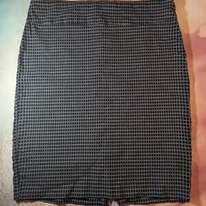 LAST CHANCE - Alex and Olivia stretchy skirt - Sz L - EUC